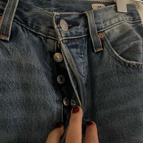 Levis White Oak Cone Denim 501 Short Distressed Denim Button Fly Jeans Size 26 - Picture 4 of 9